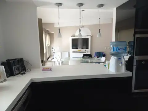 Casa en Venta con 4 cocheras
