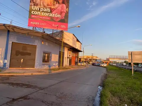 GALPÓN CON DOS DEPARTAMENTOS EN VENTA