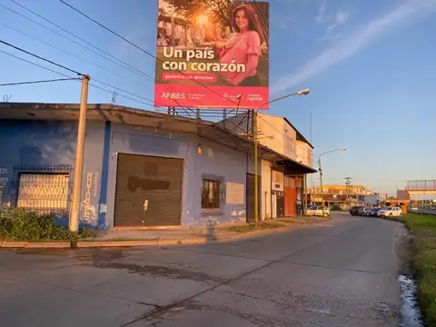 GALPÓN CON DOS DEPARTAMENTOS EN VENTA