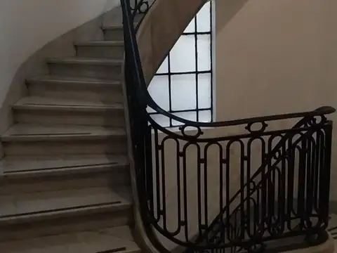 Adolfo Alsina 2400, Piso 1