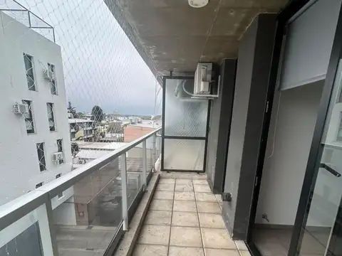 Departamento de 2 dormitorios con cochera en alquiler