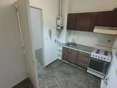 Reconquista 100, Piso 2