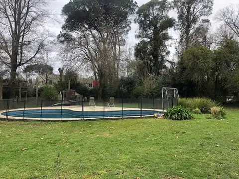 Casa en Venta con 4 cocheras