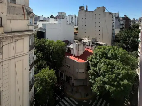 Departamento Congreso 3 ambientes 2 balcones al frente piso alto, sol y luz