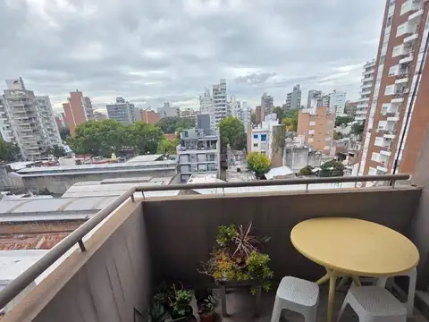 Dpto. en venta, 1 dormitorio y cochera, excelente ubicación.