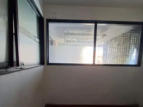 Alquilo local comercial en galería en pleno centro