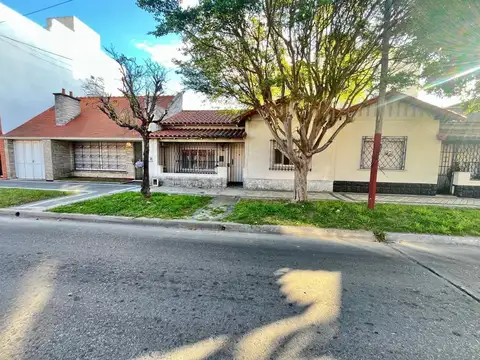 VENTA CASA 3 AMBIENTES EN LANÚS OESTE CON PATIO