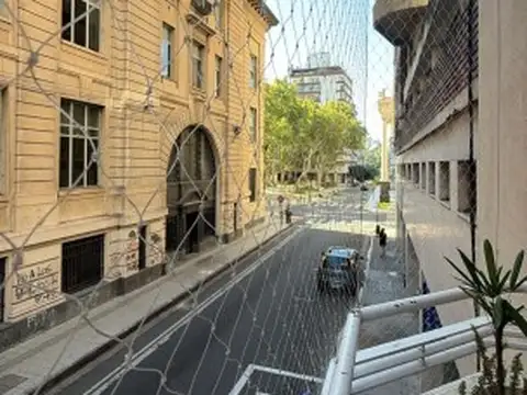 Buenos Aires 833 , Piso 1