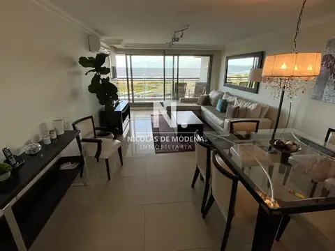 Alquila apartamento con vista al mar de 3 dormitorios en Brava, Punta del Este.