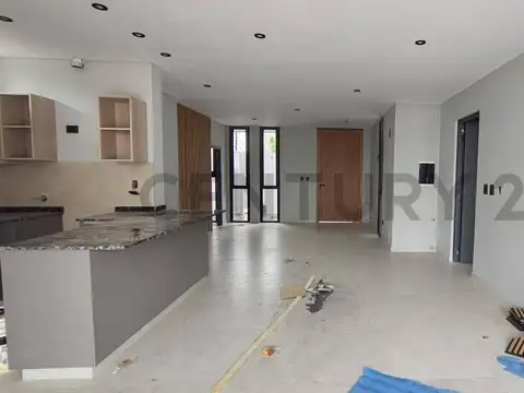 Casa 5 ambientes con 1 baño