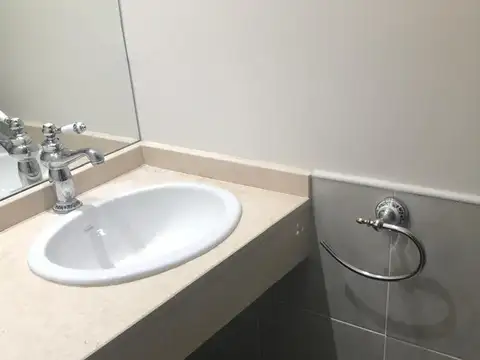 Oficina en Alquiler al Este