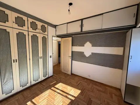 AMPLIO DEPARTAMENTO 3 AMBIENTES AL FRENTE CON BALCON