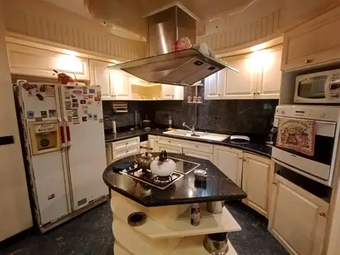 Casa 5 ambientes, parque, piscina, quincho, sauna. Villa Devoto