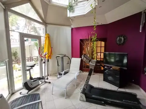 Casa en Venta con 6 cocheras