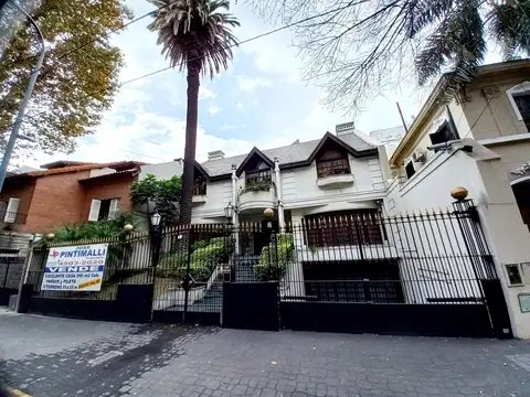 Casa 5 ambientes, parque, piscina, quincho, sauna. Villa Devoto