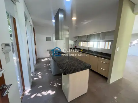 Casa en Venta con 4 cocheras