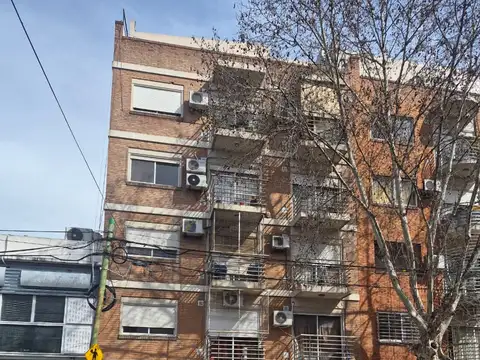 Departamento 2 ambientes frente con balcon impecable  apto credito
