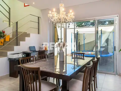 Casa 5 ambientes con 2 baños
