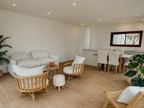 Venta de casa moderna a estrenar en Santa Elena, Pilar del Este
