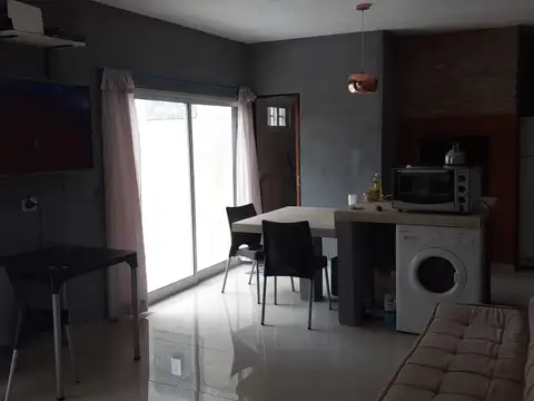 VENDE CASA 3 AMBIENTES CON JARDIN PILETA Y COCHERA- CHILAVERT-