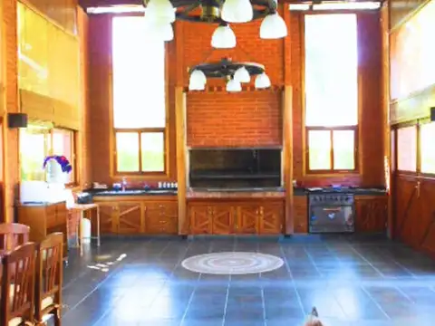 Casa en Venta con 3 cocheras