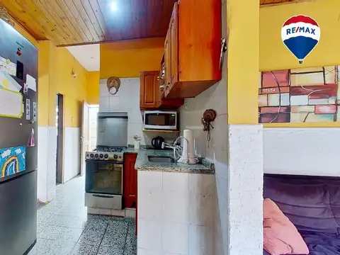 VENTA CASA 3 AMB CON PATIO Y COCHERA LANUS