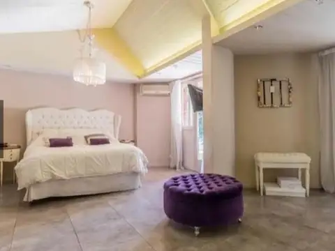 Casa en Venta con 3 cocheras