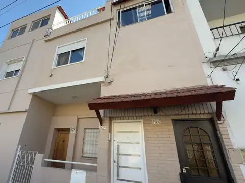 Depto Tipo Casa en Venta 52 años