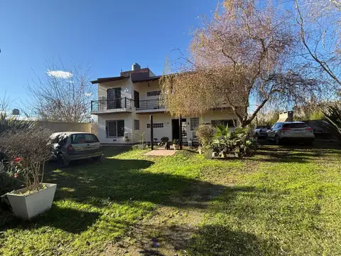 CASA 5 AMBIENTES VENTA  PILETA Y CASA DE HUESPEDES