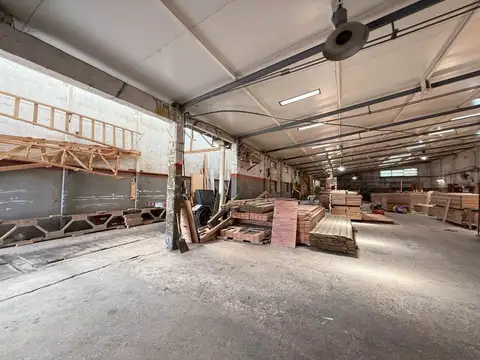 Venta de gran galpón y oficinas en Casavalle