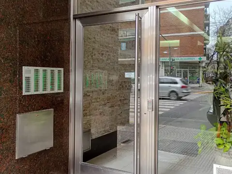 3 AMBIENTES SOBRE AVENIDA RIVADAVIA, A 10 METROS DE LA ESTACION CASTROBARROS DE LA LINEA "A" DE SUBTE