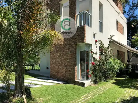 Casa  en Venta  Barrio Cerrado Cardenal Del Monte