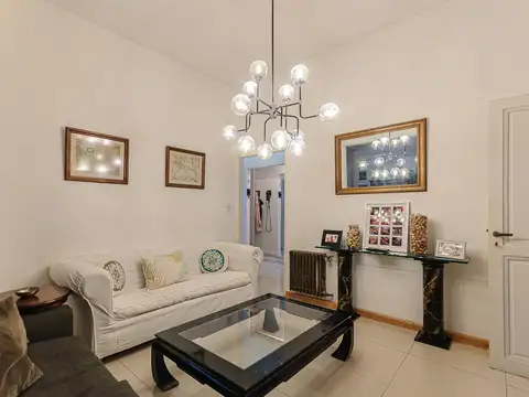 Departamento de 5 ambientes con cocina reciclada. Cochera – Recoleta