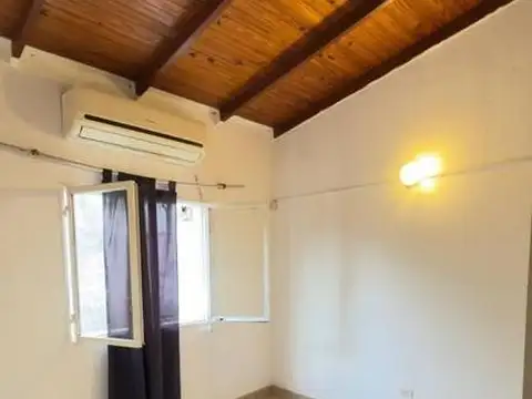 Jujuy Esquina Hipolito Irigoye 100