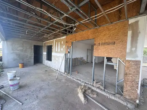 CASA EN VENTA PILAR 4 AMBIENTES PILETA