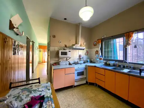Casa de 4 ambientes en  venta en Villa Tesei, Oportunidad