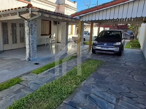 Casa 5 ambientes con 2 baños