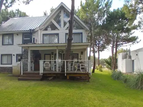 Casa 5 ambientes con 3 baños