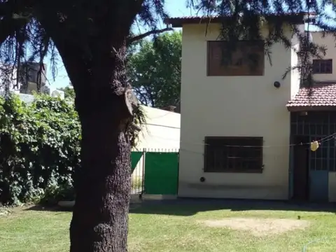 Casa 5 ambientes con 2 baños