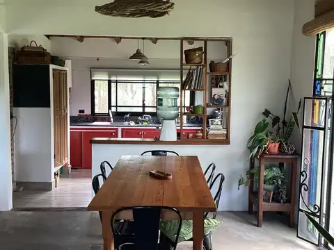 Casa 5 ambientes con 2 baños