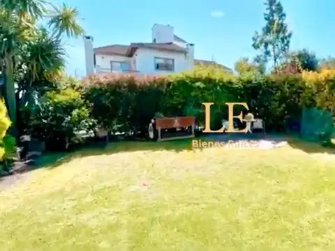 Casa 4 ambientes con 3 baños