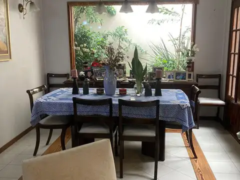 Casa 5 ambientes con 2 baños