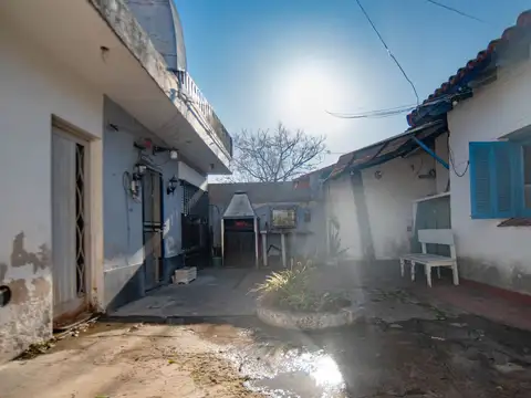 Casa 6 ambientes con 2 baños