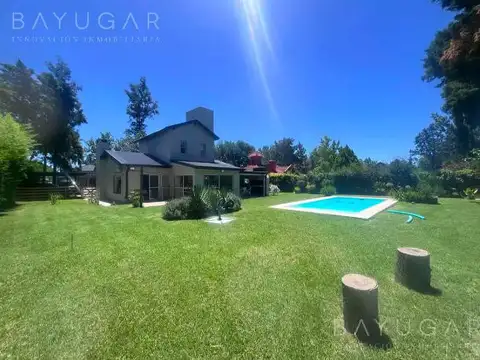 Casa 4 ambientes con 2 baños