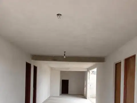 Casa 8 ambientes con 2 baños