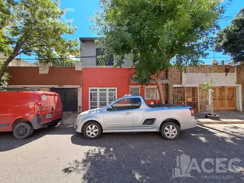 Julio Marc  al 2700 - Casa al frente - Cochera