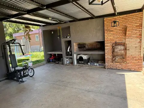 Casa en Venta con 2 cocheras