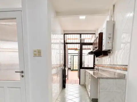 Casa en Alquiler con 6 cocheras