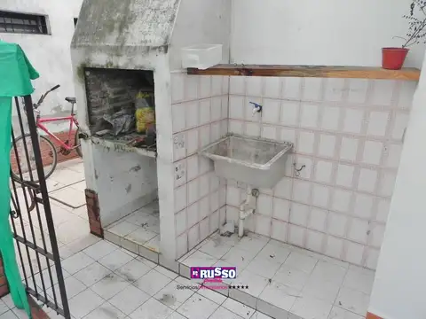 Depto Tipo Casa en Alquiler en Villa Luzuriaga, $ 400.000