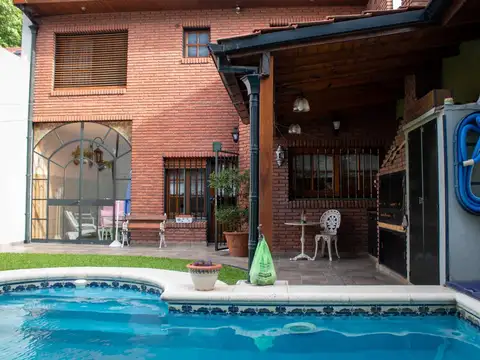 Casa 5 ambientes con 4 baños